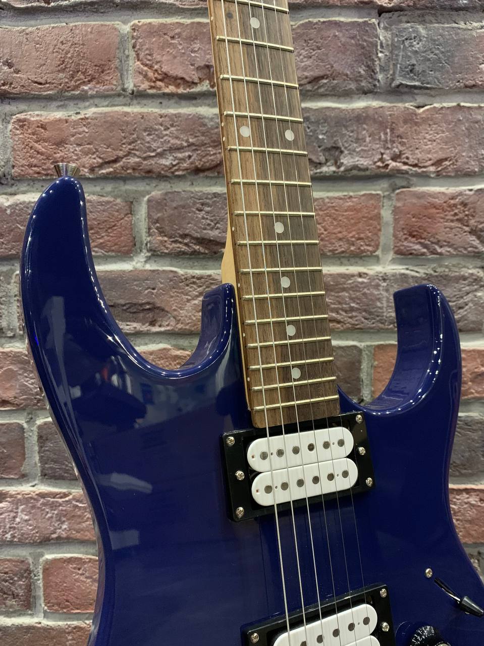 Электрогитара SuperStratocaster Homage BL - изображение 3