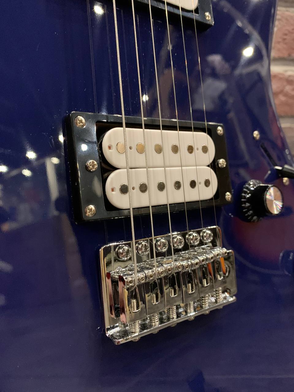 Электрогитара SuperStratocaster Homage BL - изображение 4