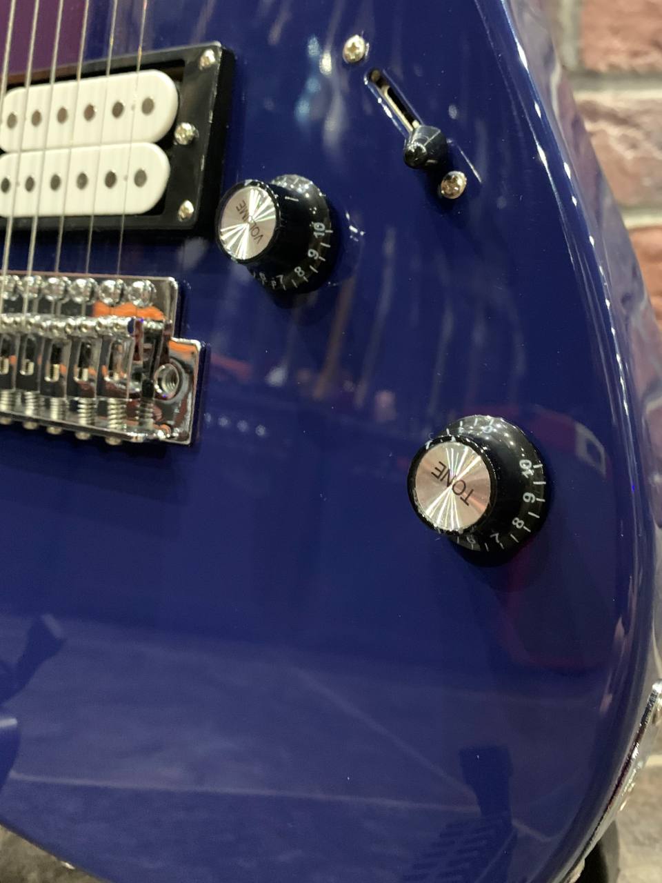 Электрогитара SuperStratocaster Homage BL - изображение 5