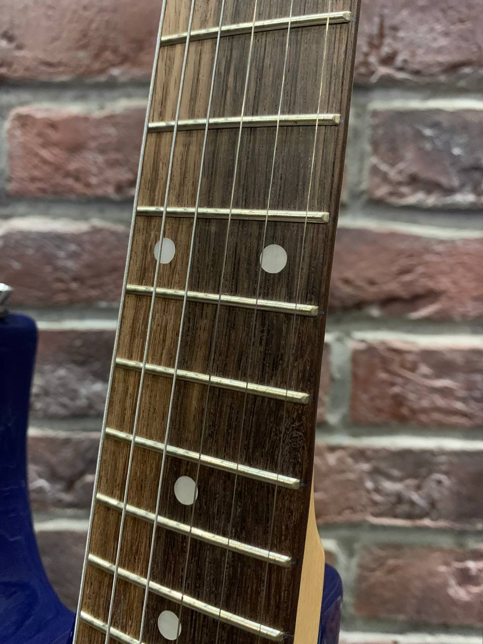 Электрогитара SuperStratocaster Homage BL - изображение 6