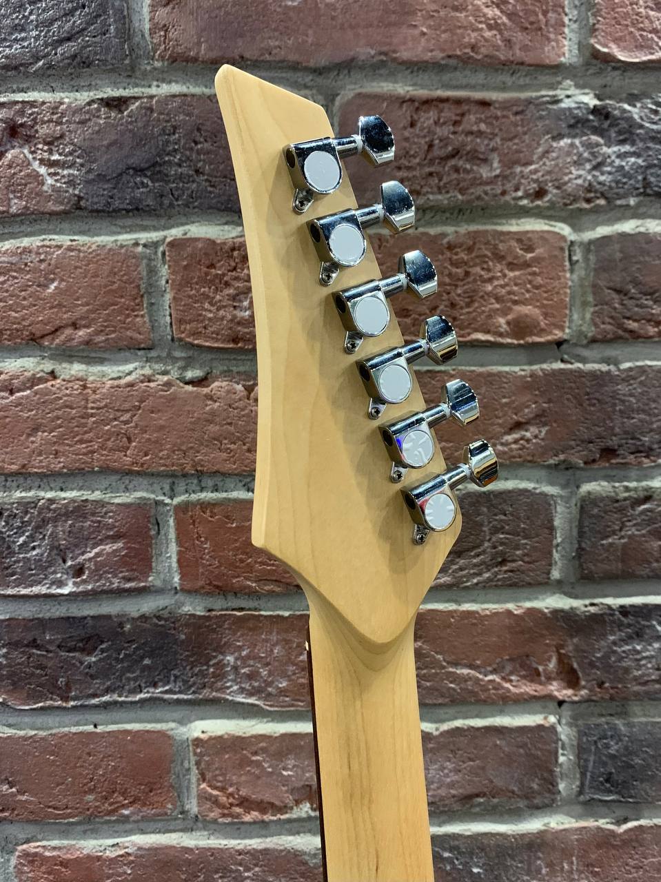 Электрогитара SuperStratocaster Homage BL - изображение 7