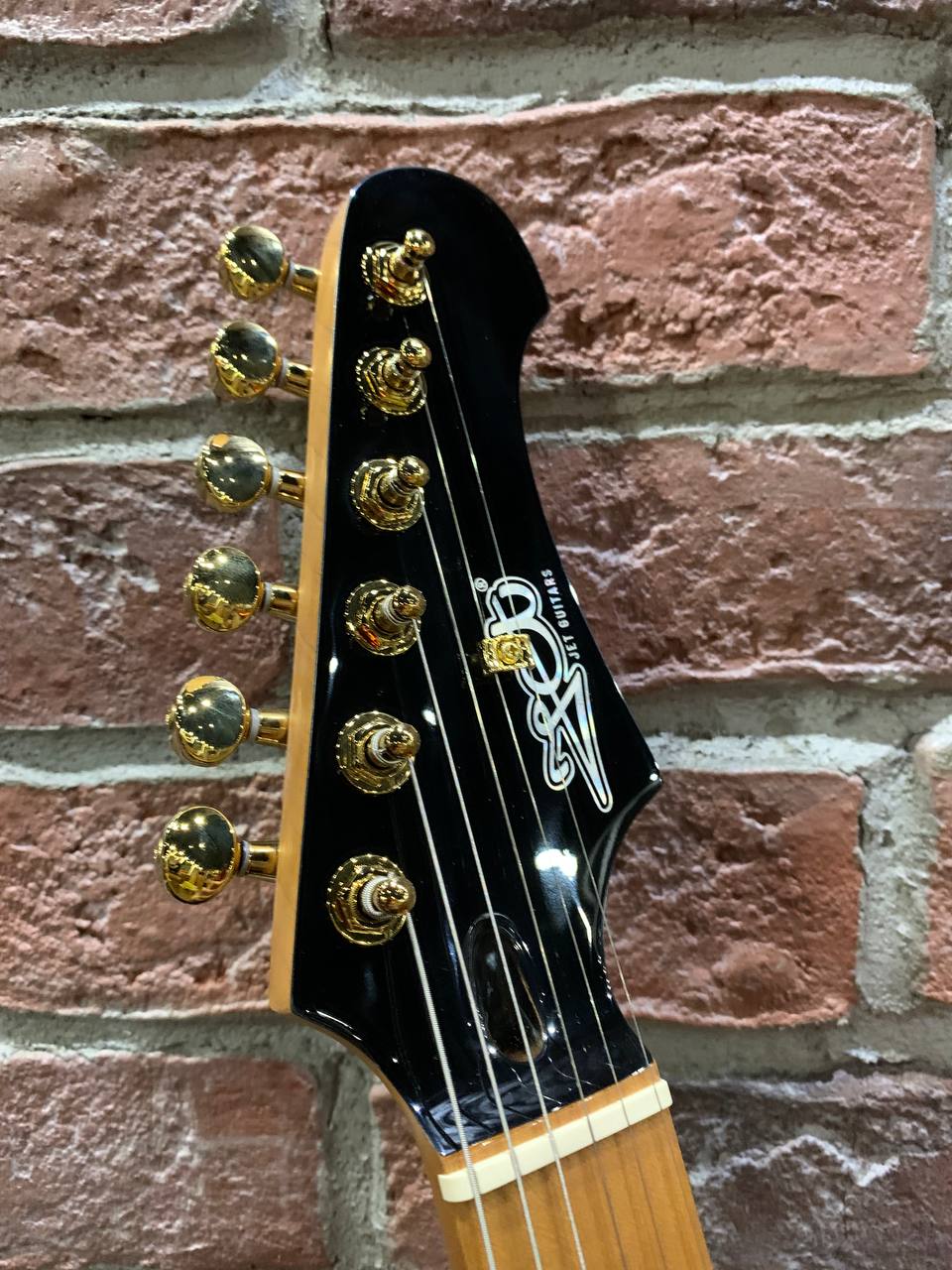 Электрогитара Jet 400 Gold + Мощный Комбик 30 ват (комплект) - изображение 8