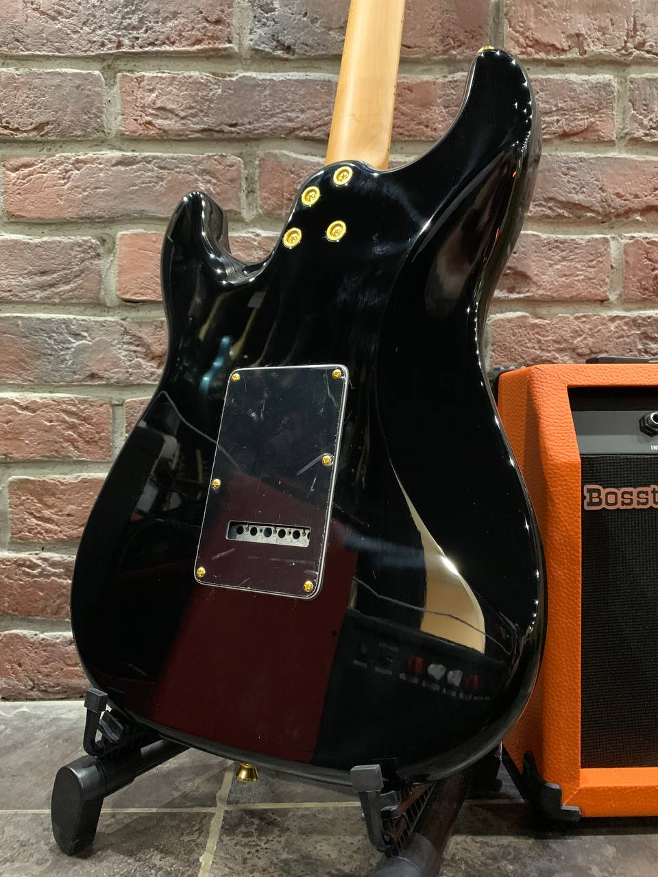 Электрогитара Jet JS-400 Gold с Комбоусилителем 15 ват (комплект) - изображение 4