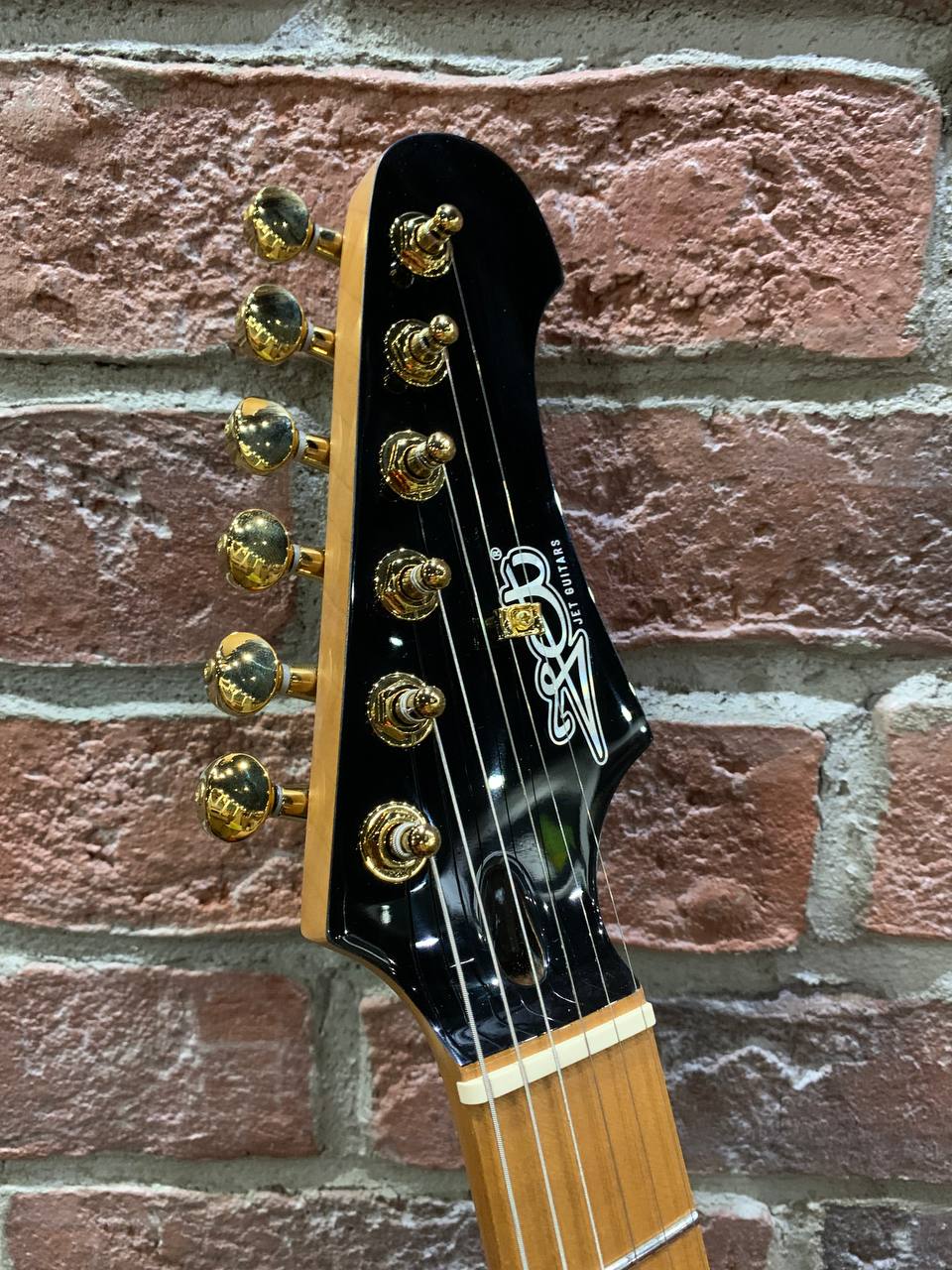 Электрогитара Jet JS-400 Gold с Комбоусилителем 15 ват (комплект) - изображение 8