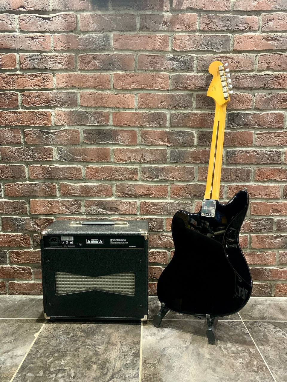Электрогитара Fender Squier Jaguar 70s + Комбик 40 ват (Reverb) - изображение 2