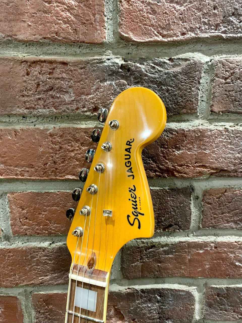Электрогитара Fender Squier Jaguar 70s + Комбик 40 ват (Reverb) - изображение 7