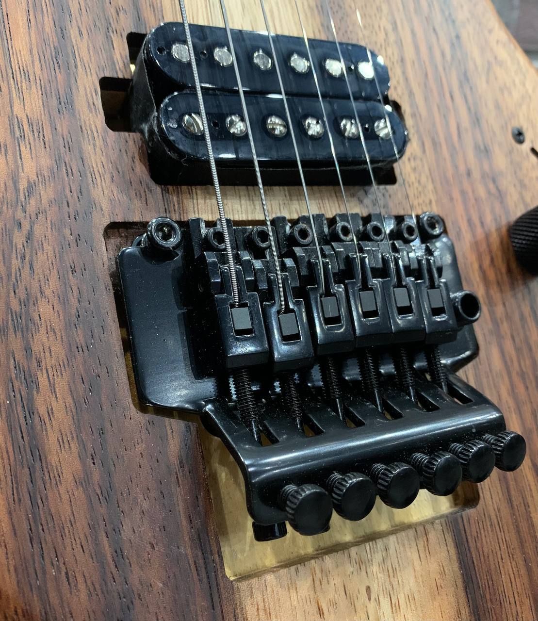 Электрогитара Voltone HH KOA (Floyd Rose) - изображение 4