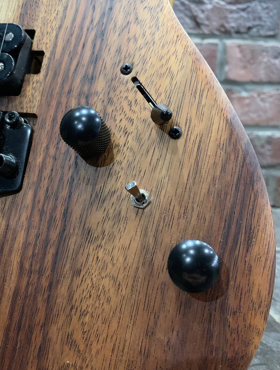 Электрогитара Voltone HH KOA (Floyd Rose) - изображение 5