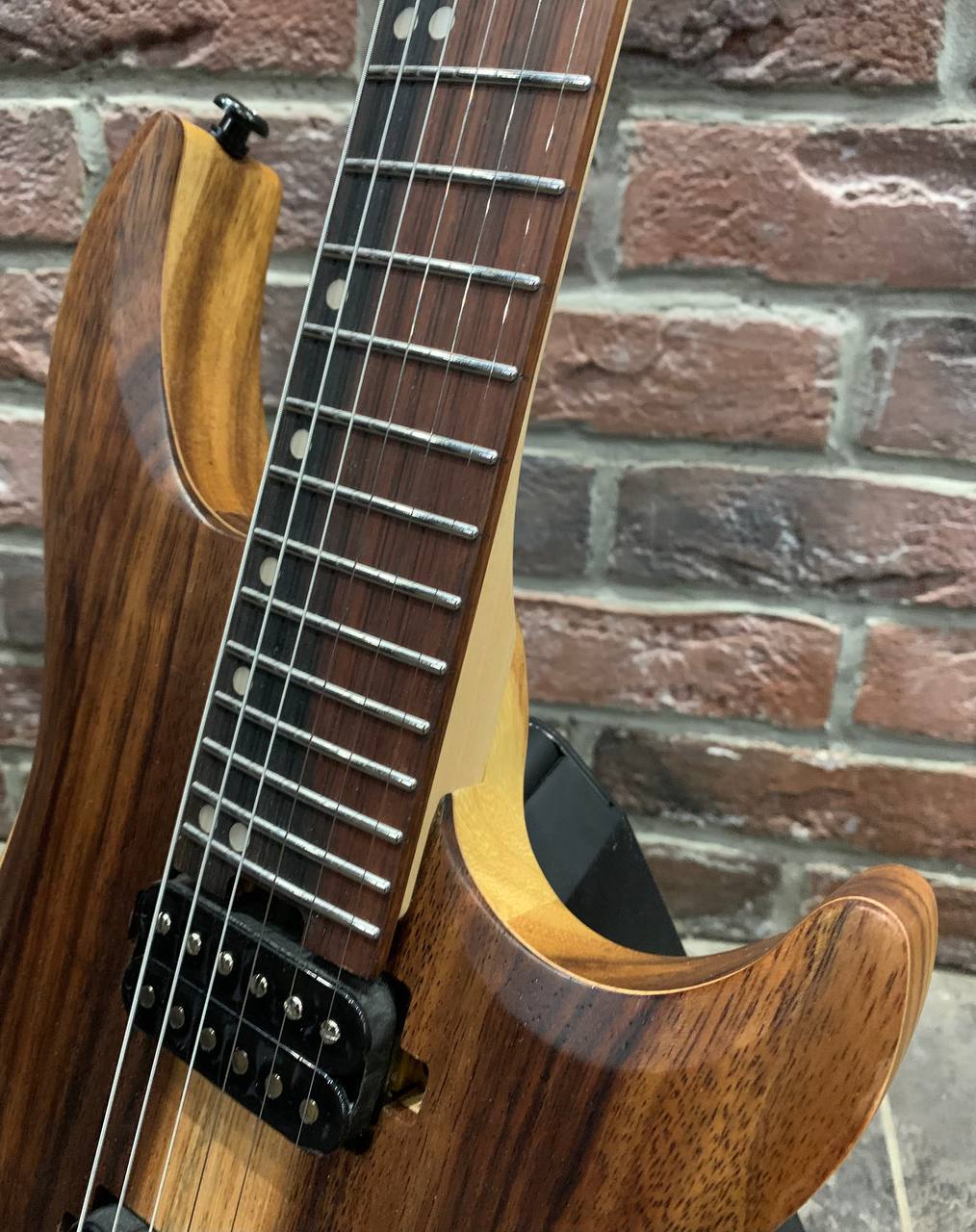 Электрогитара Voltone HH KOA (Floyd Rose) - изображение 6