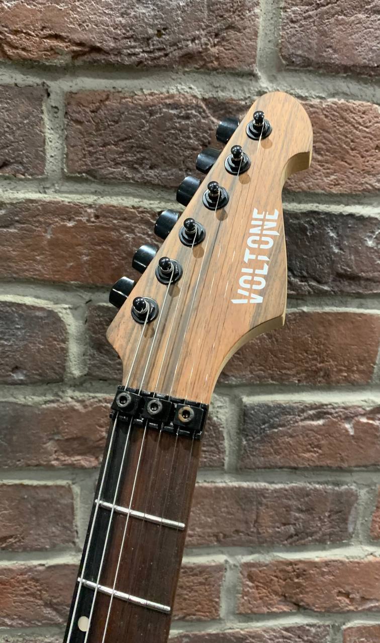 Электрогитара Voltone HH KOA (Floyd Rose) - изображение 8