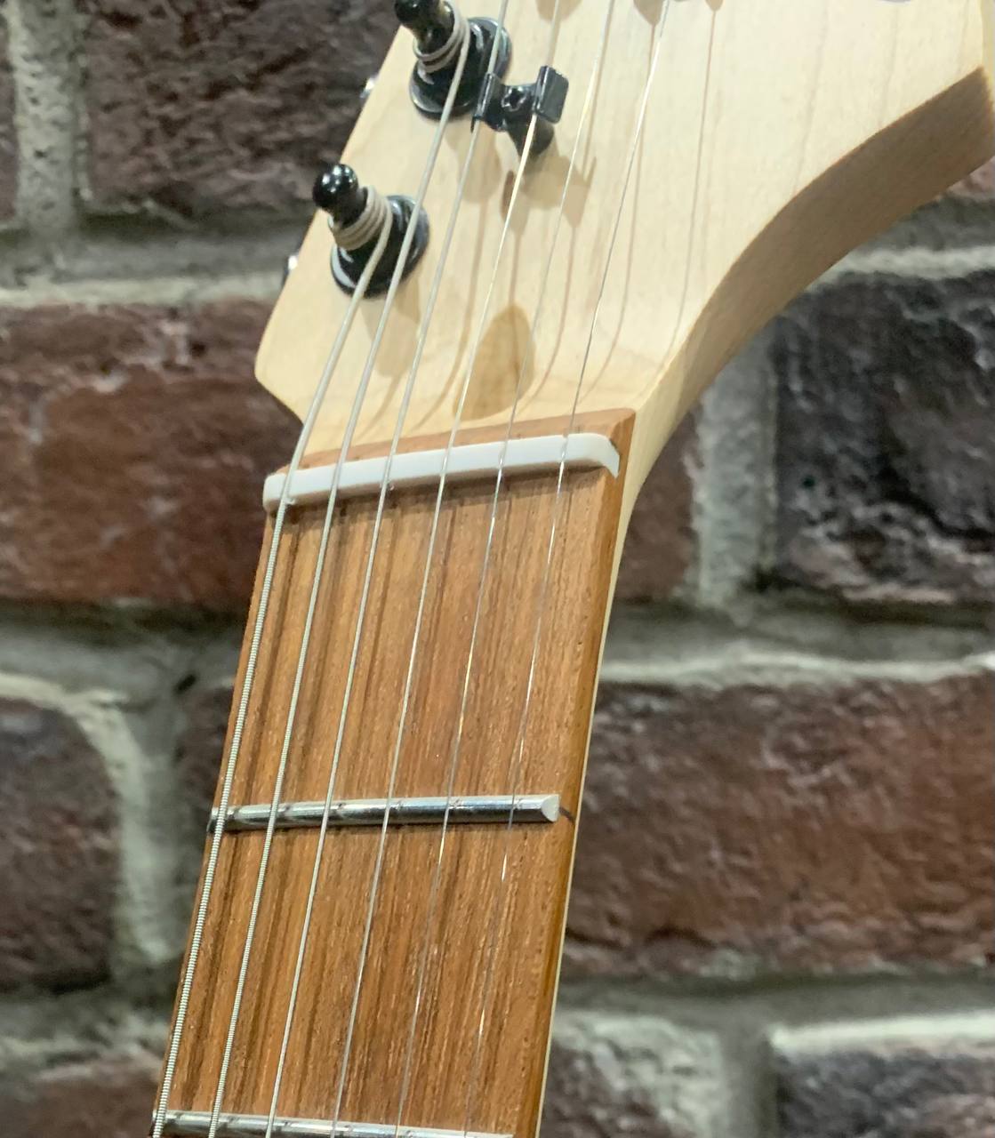 Электрогитара Stratocaster HH Cherry Mate - изображение 8