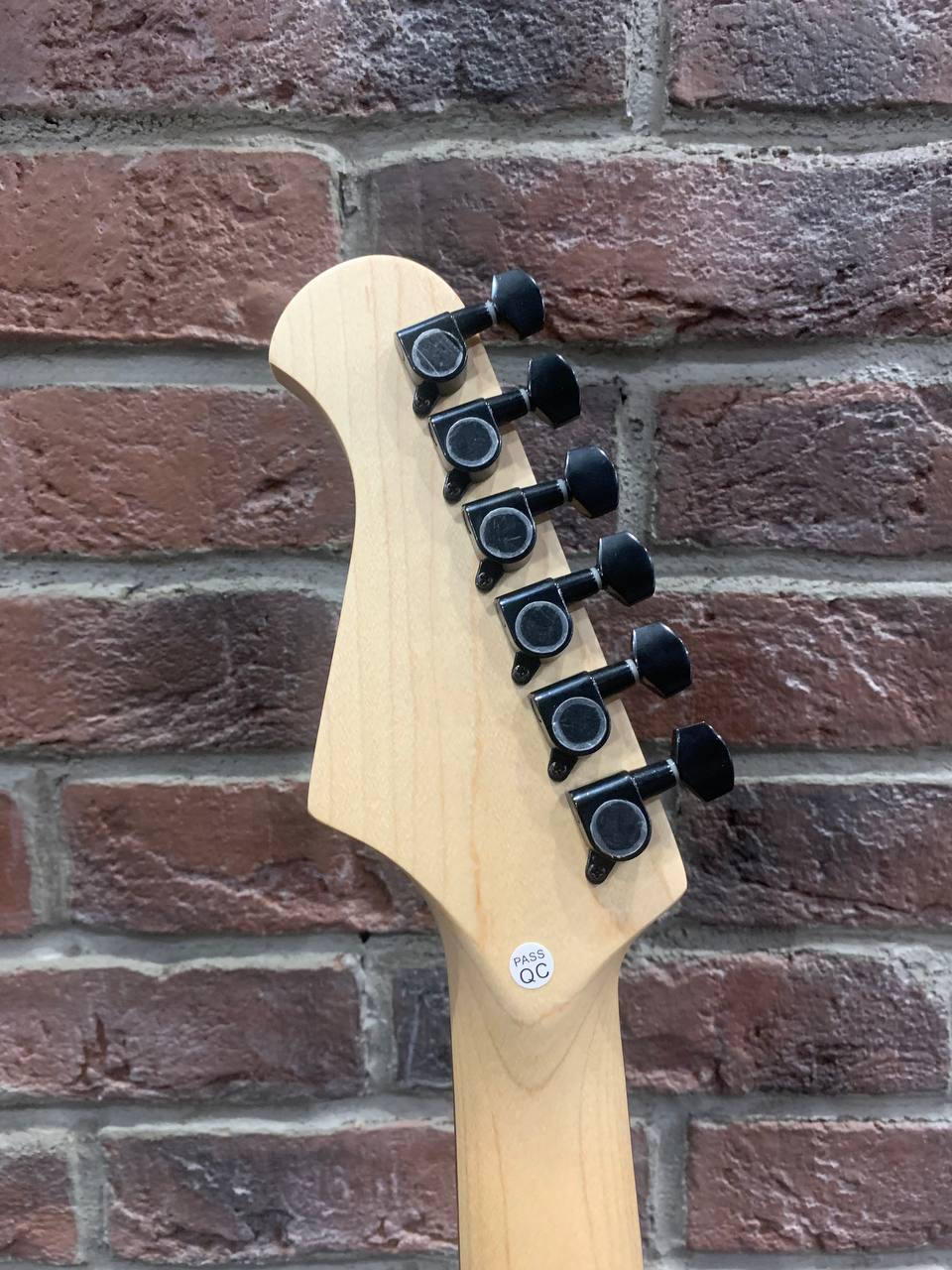 Электрогитара Stratocaster HH Cherry Mate - изображение 9