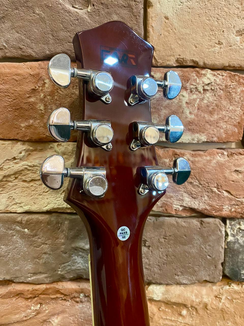 Электрогитара EART Guitar Les Paul EG-620 Tobacco Burst - изображение 8