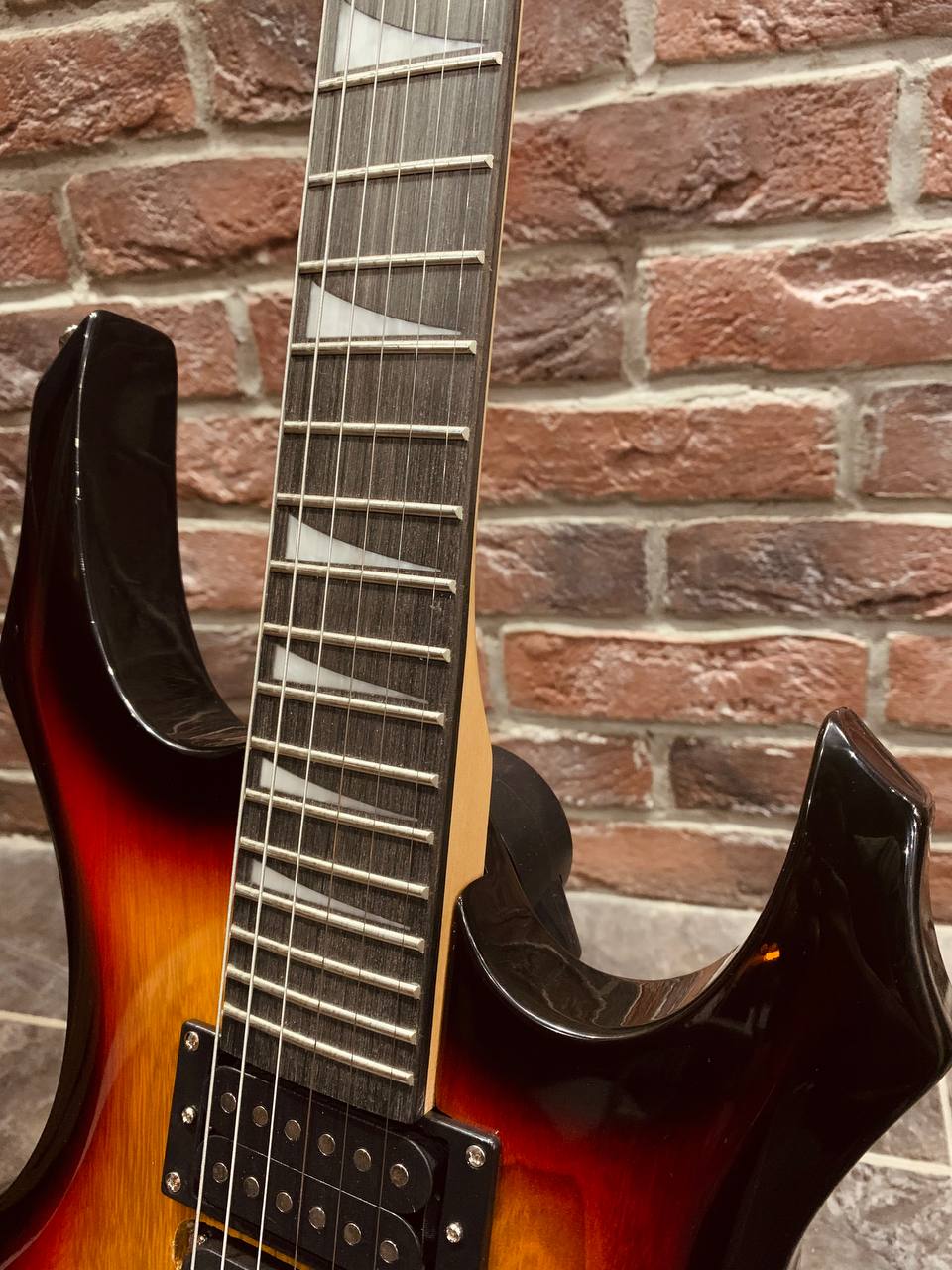 Электрогитара Forest HSH Sunburst - изображение 5