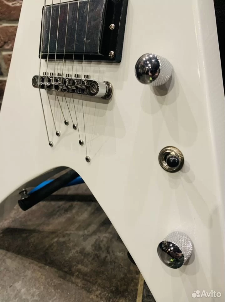 Электрогитара Flying V-HH + Мощный Комбик 40 ват - изображение 2