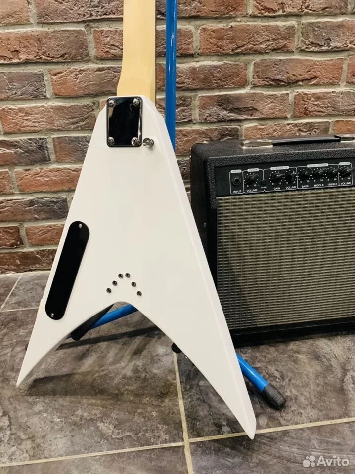 Электрогитара Flying V-HH + Мощный Комбик 40 ват - изображение 3