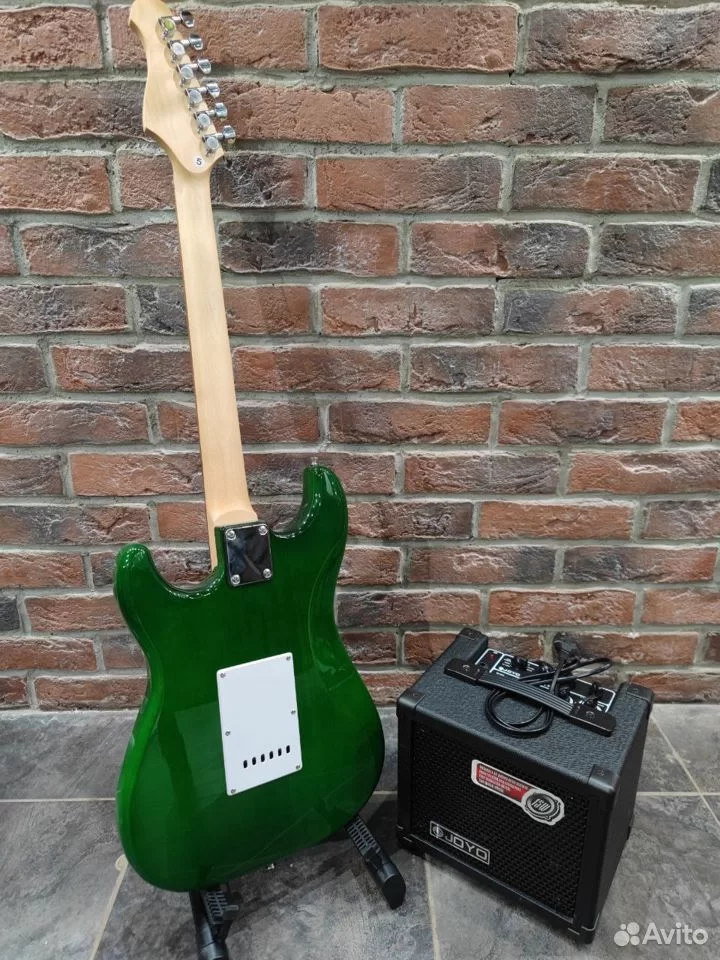 Электрогитара Stratocaster + Цифровой Комбик 15 ват (Много Эффектов) - изображение 2