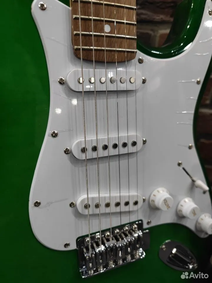 Электрогитара Stratocaster + Цифровой Комбик 15 ват (Много Эффектов) - изображение 6