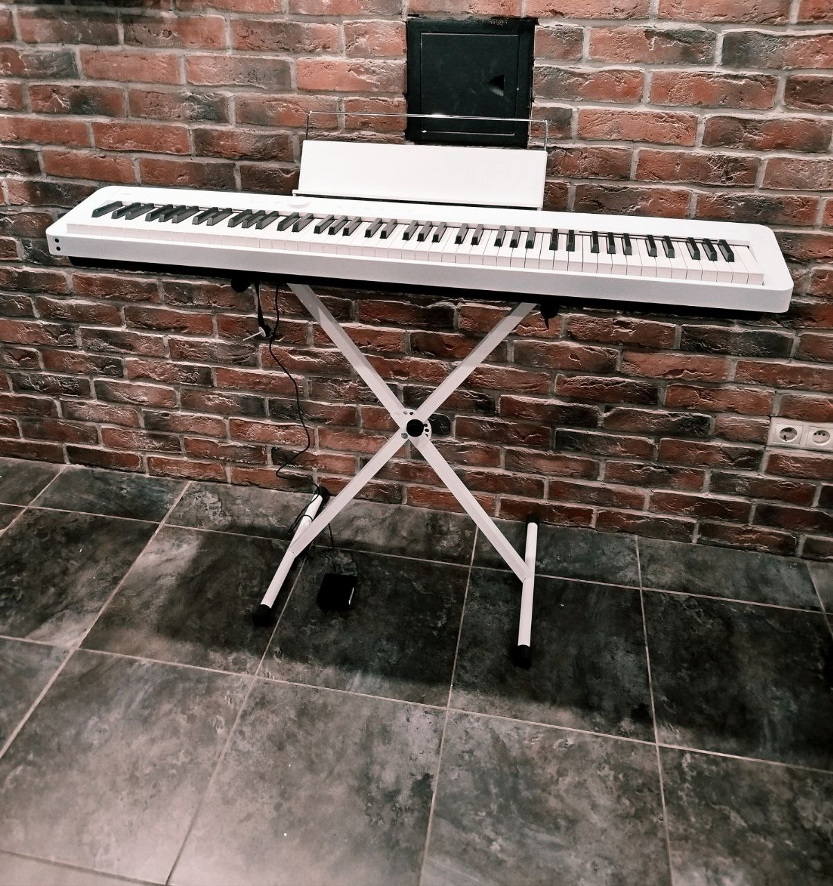 Цифровое Пианино Casio Privia PX S1110-WH