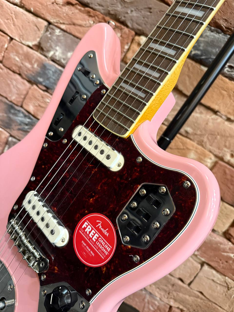 Электрогитара Squier by Fender Classic Vibe '70s Jaguar Pink - изображение 3