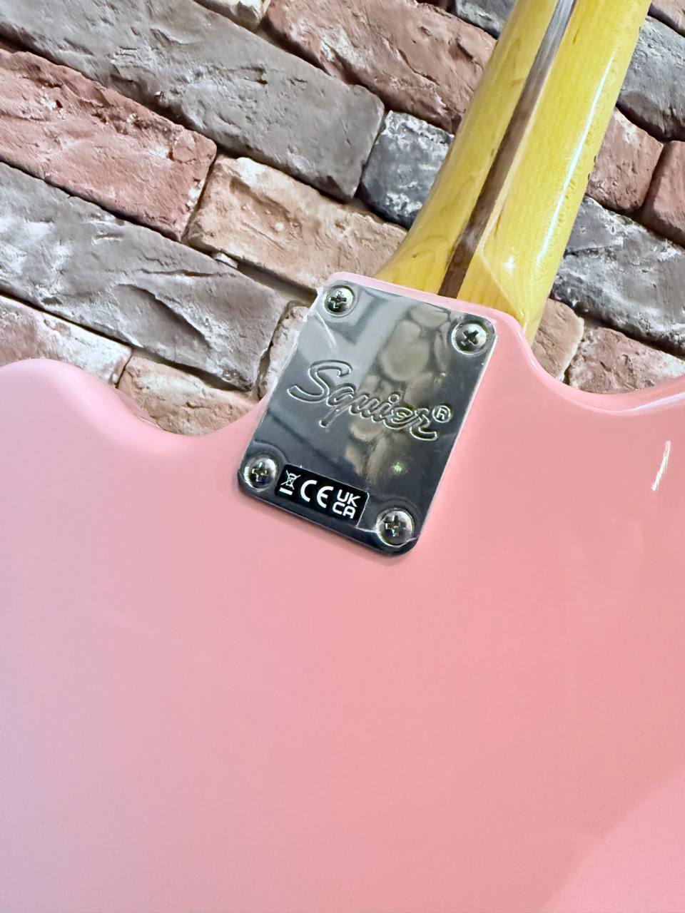 Электрогитара Squier by Fender Classic Vibe '70s Jaguar Pink - изображение 7