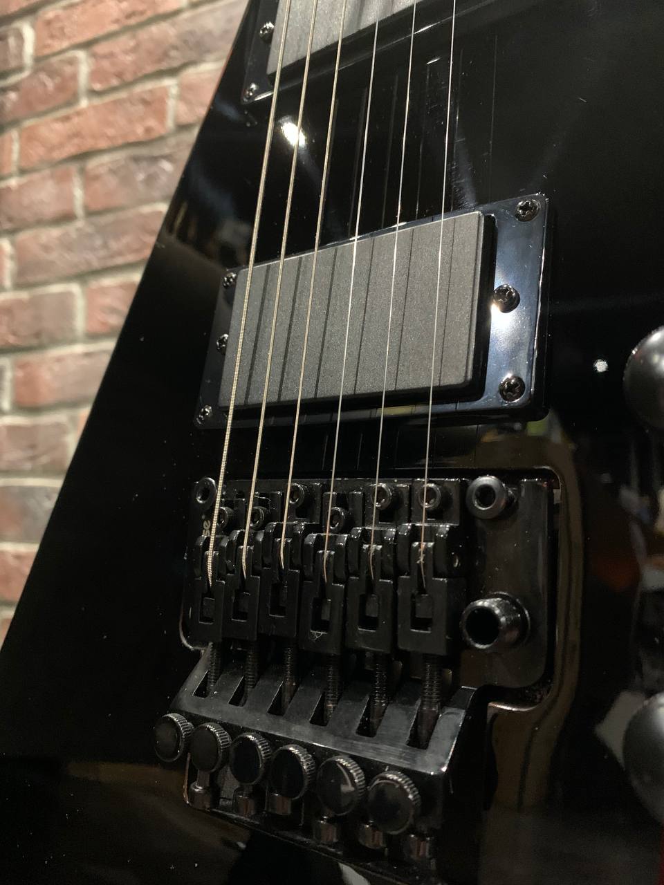 Электрогитара Magna RR-BK Floyd Rose (Активные Звучки) - изображение 4