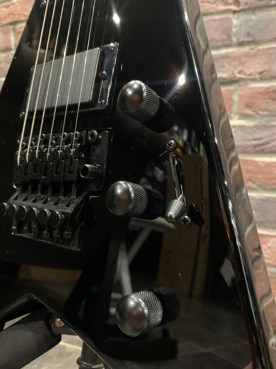 Электрогитара Magna RR-BK Floyd Rose (Активные Звучки) - изображение 5