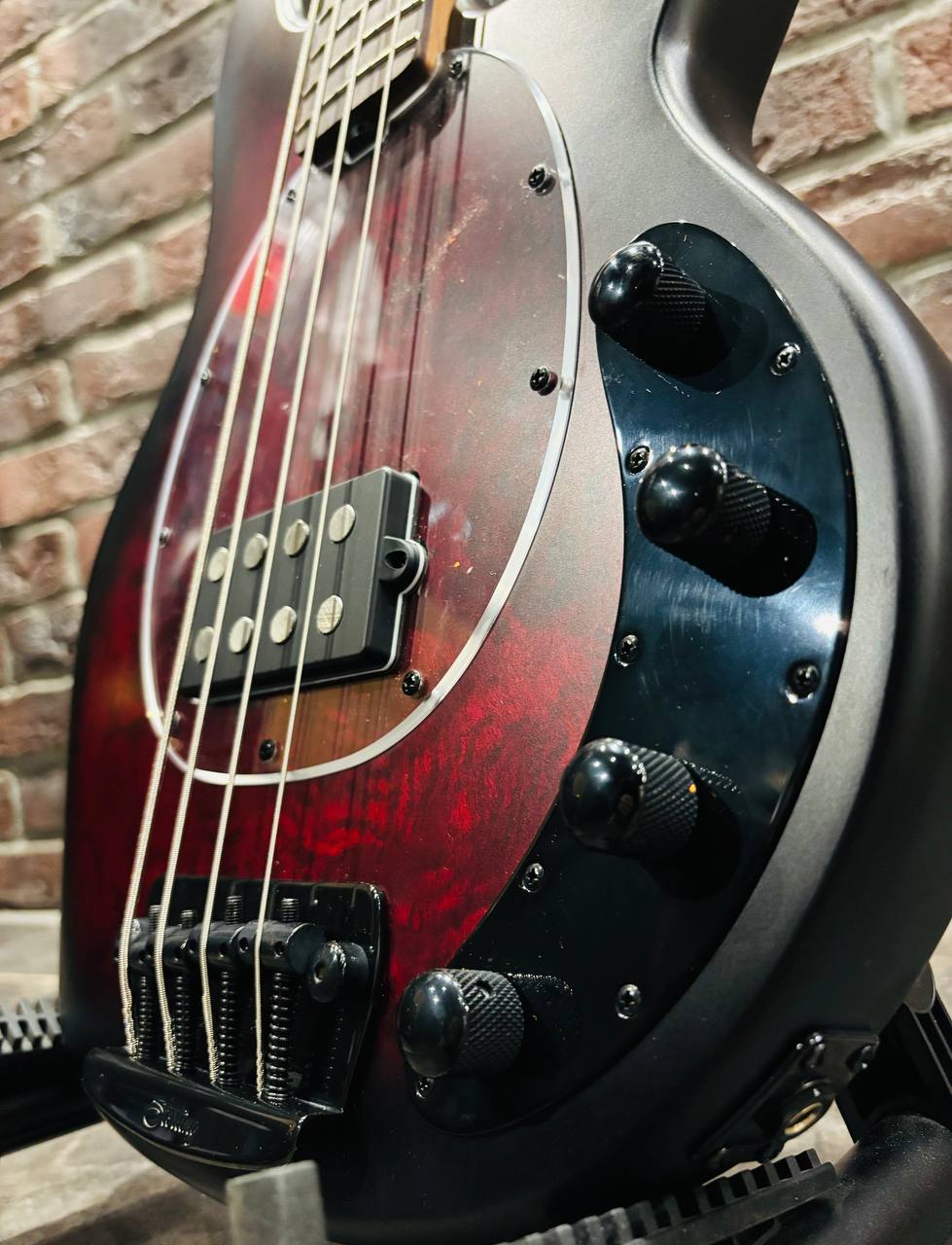Бас Гитара Sterling Music Man + Басовый Комбик 15 ват (комплект) - изображение 5