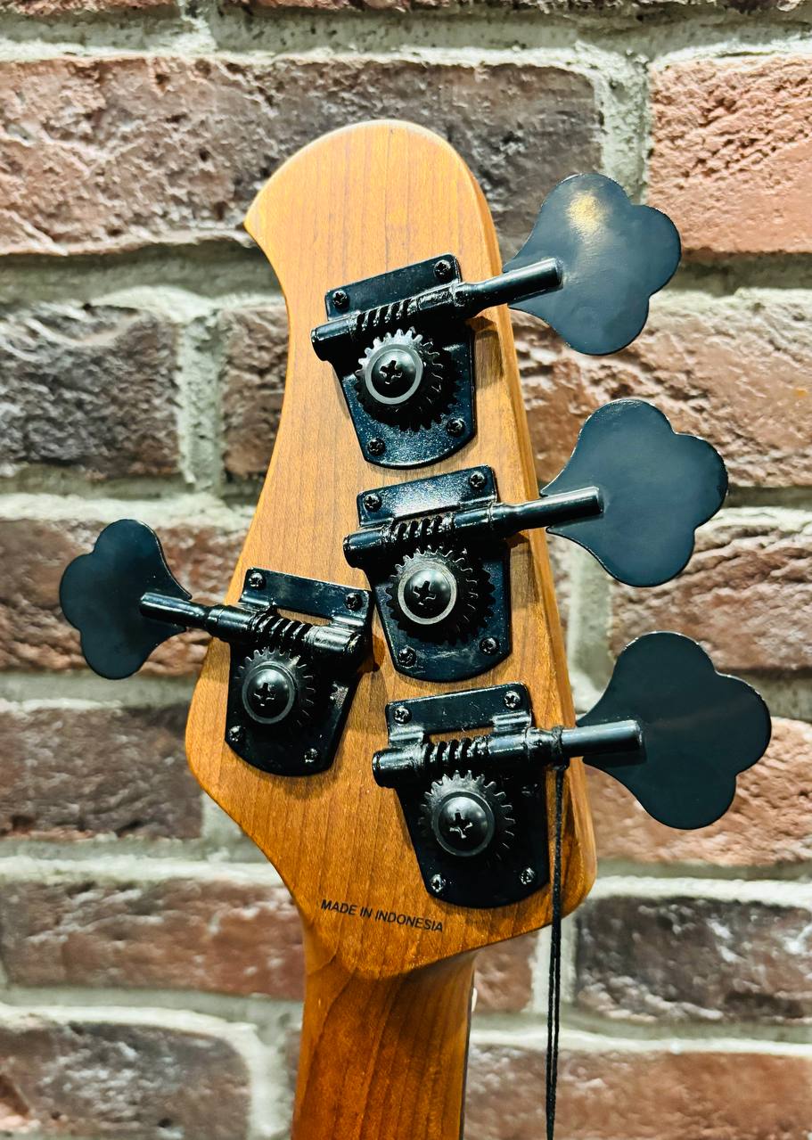 Бас Гитара Sterling Music Man + Басовый Комбик 15 ват (комплект) - изображение 7