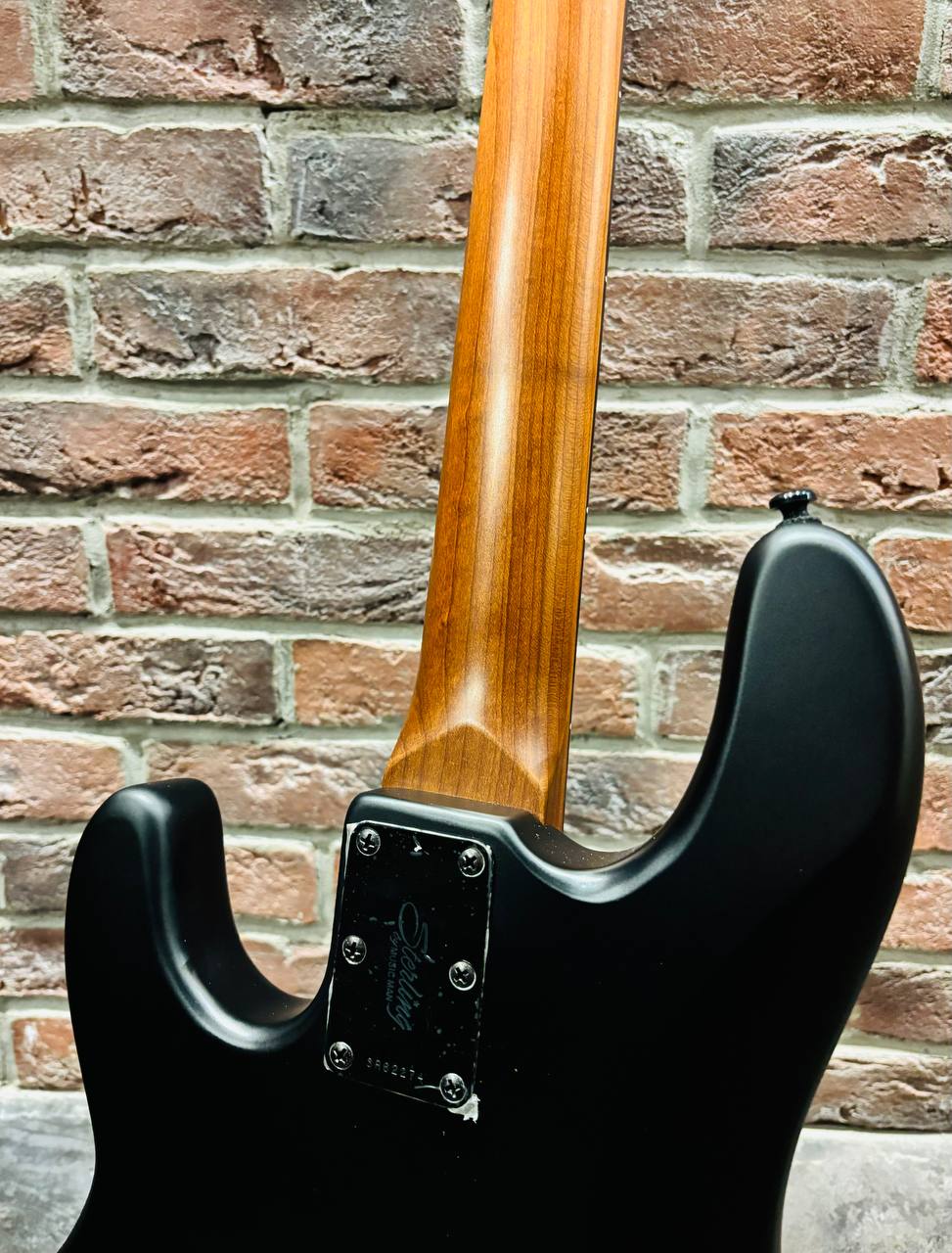 Бас Гитара Sterling Music Man + Басовый Комбик 15 ват (комплект) - изображение 9