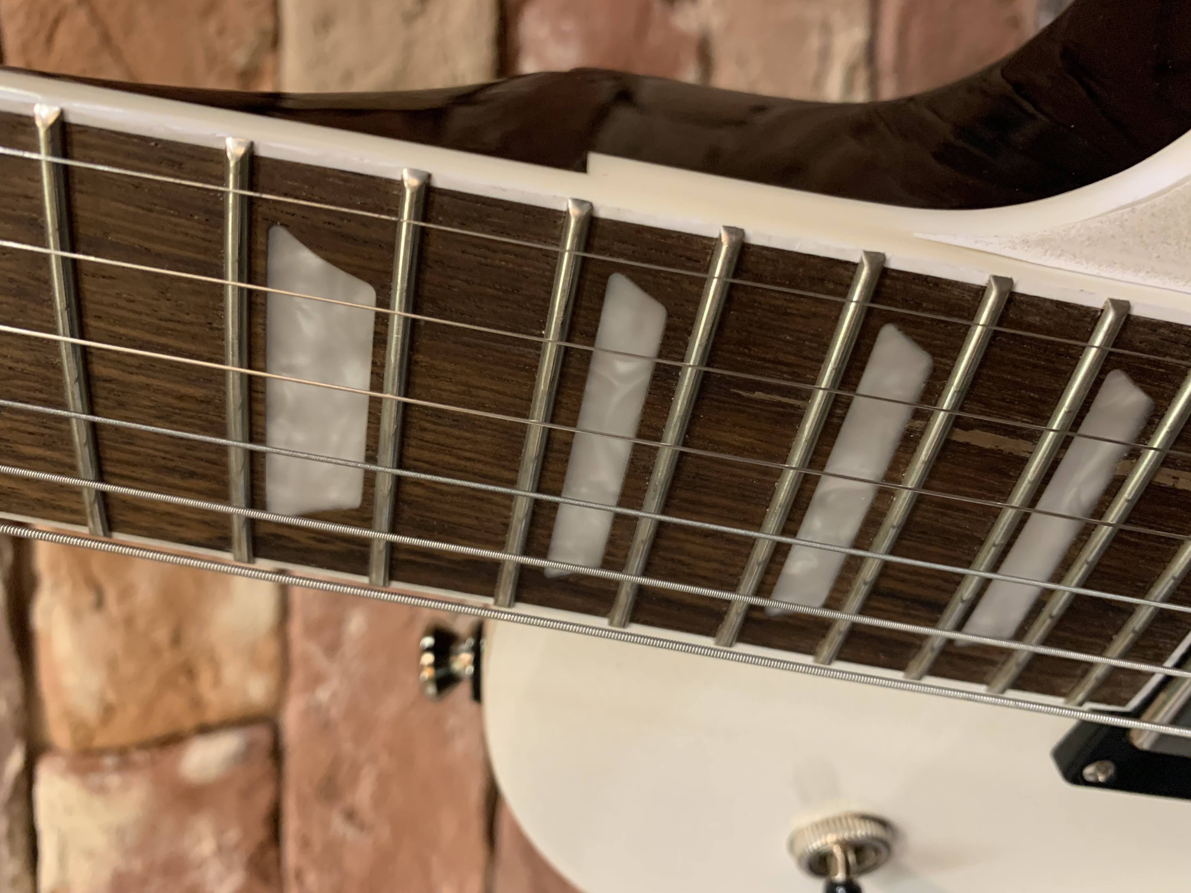 Электрогитара Epiphone Les Paul Muse Pearl White - изображение 3
