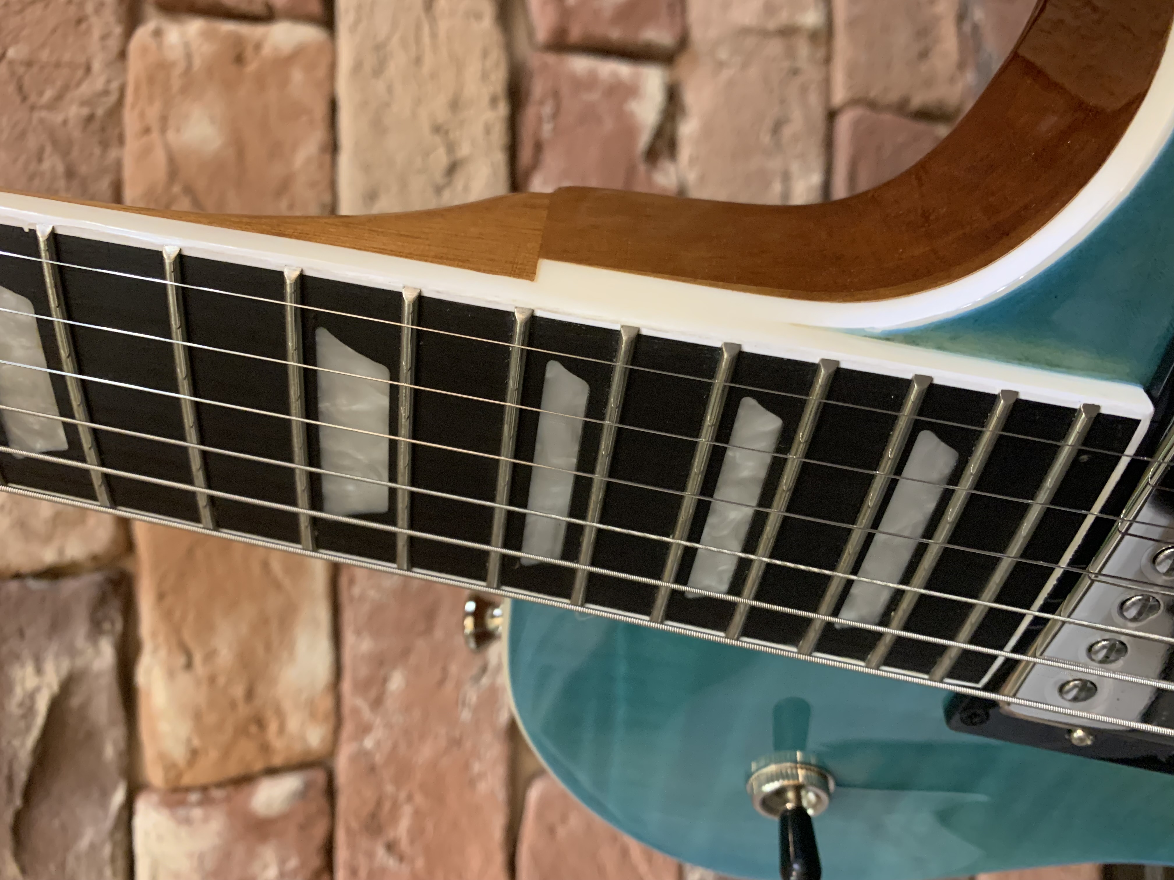Электрогитара Epiphone Caribbean Blue Fade - изображение 3