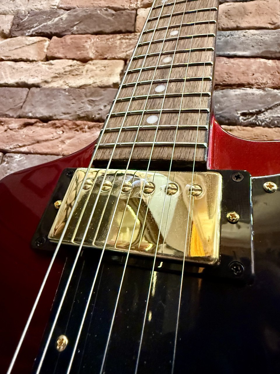 Электрогитара Epiphone Explorer Ruby Red Metallic - изображение 3