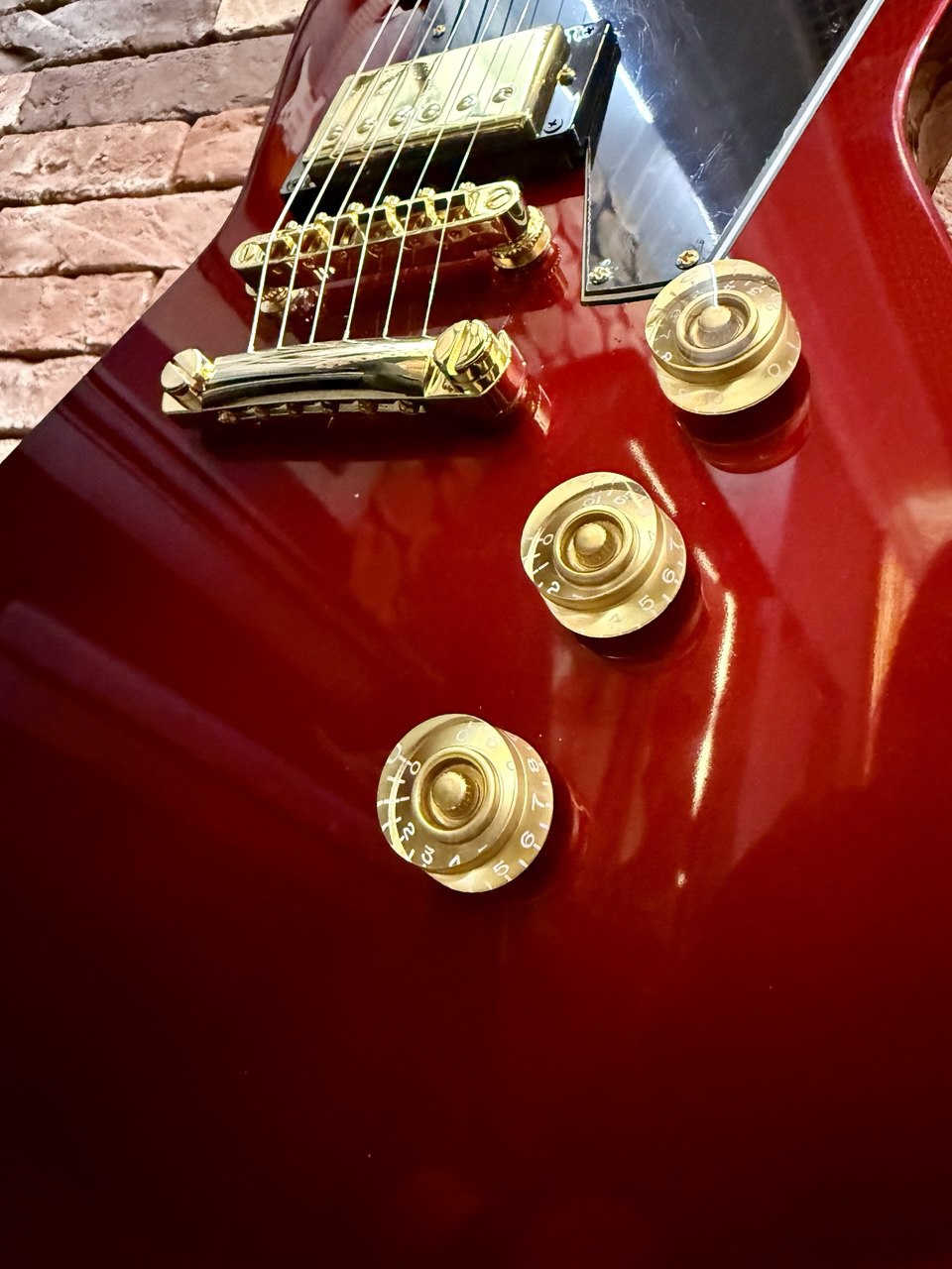 Электрогитара Epiphone Explorer Ruby Red Metallic - изображение 4