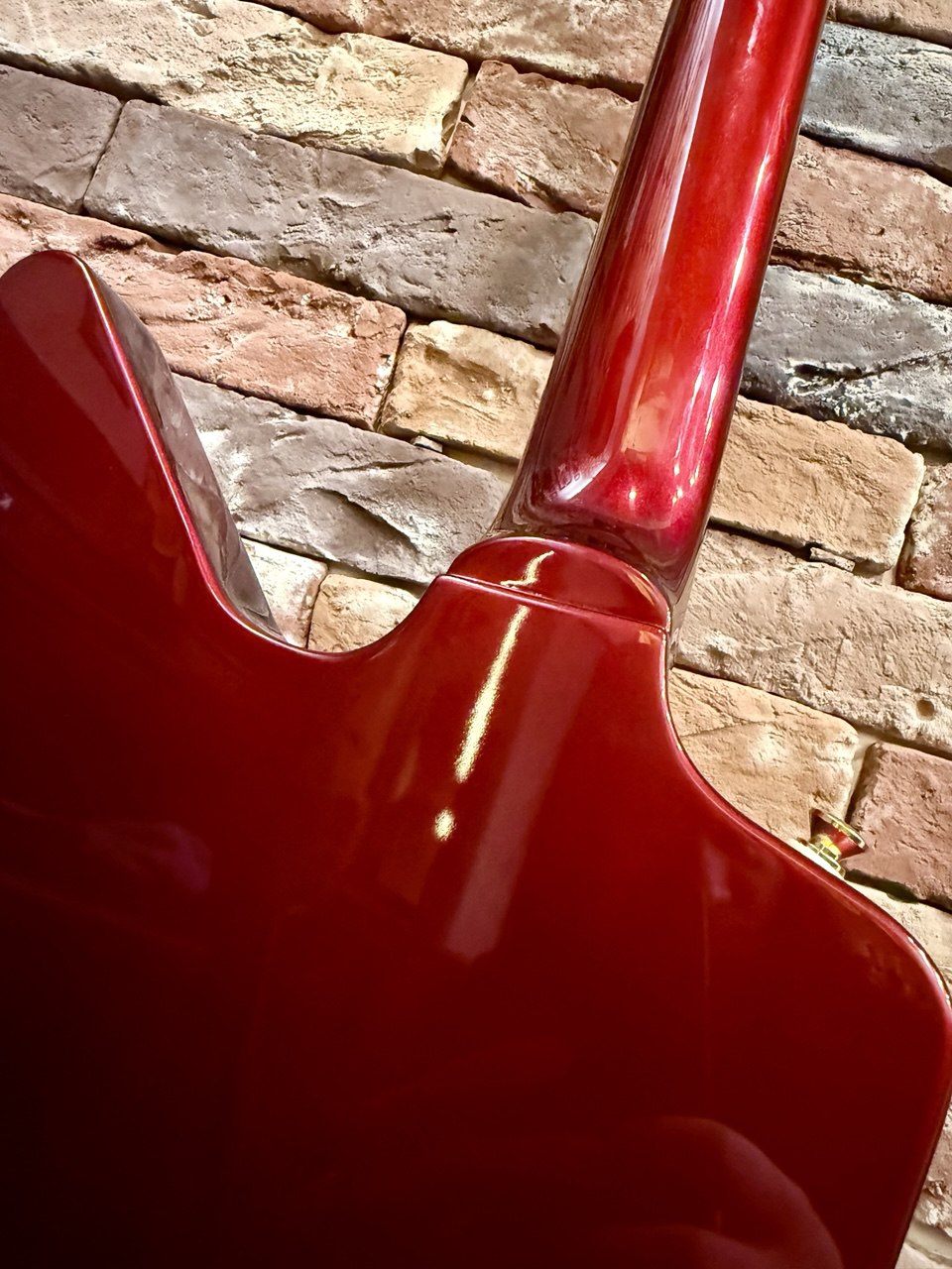 Электрогитара Epiphone Explorer Ruby Red Metallic - изображение 6