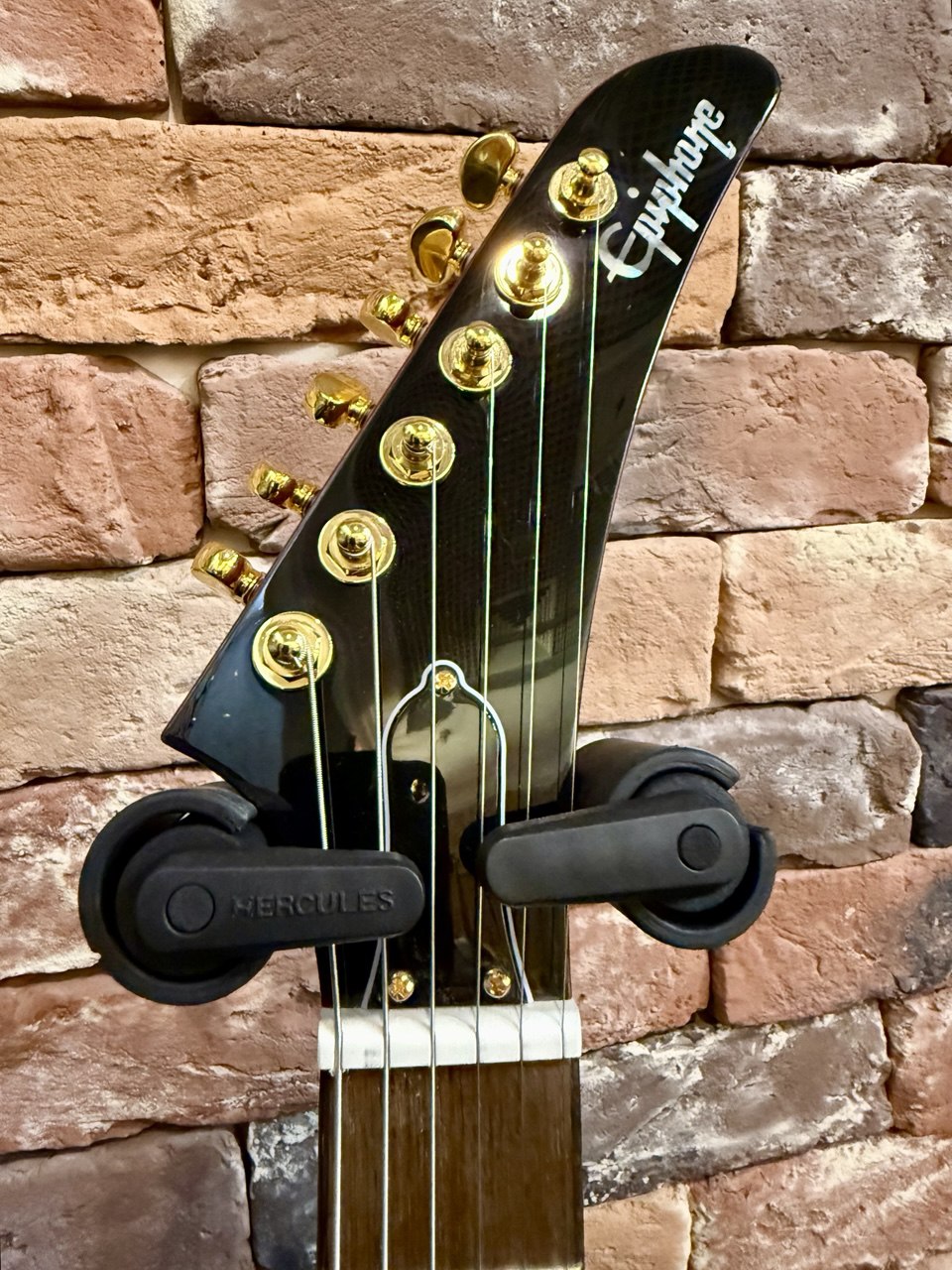 Электрогитара Epiphone Explorer Ruby Red Metallic - изображение 7