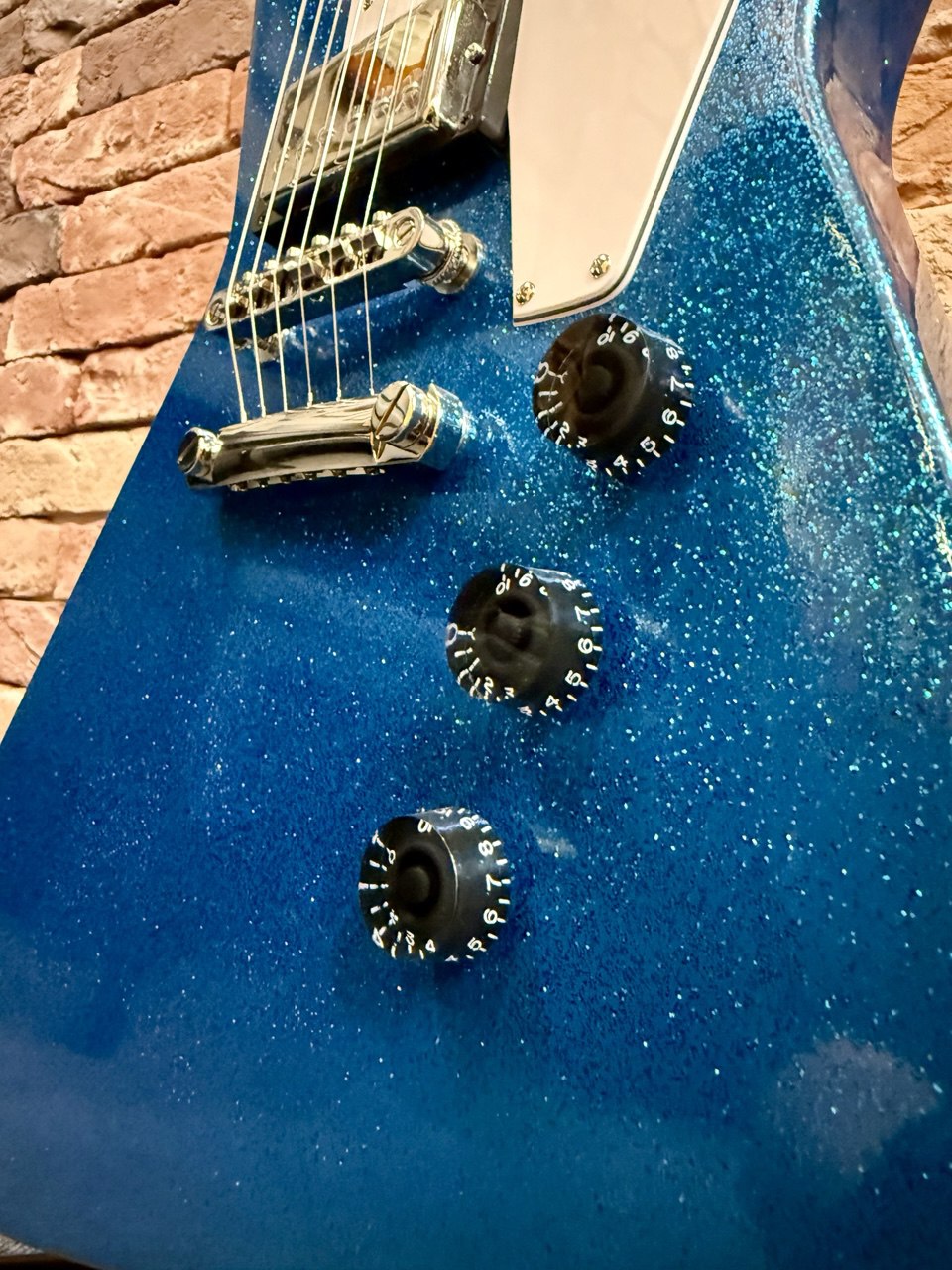 Электрогитара Epiphone Explorer Brunwick Blue Sparkle - изображение 5