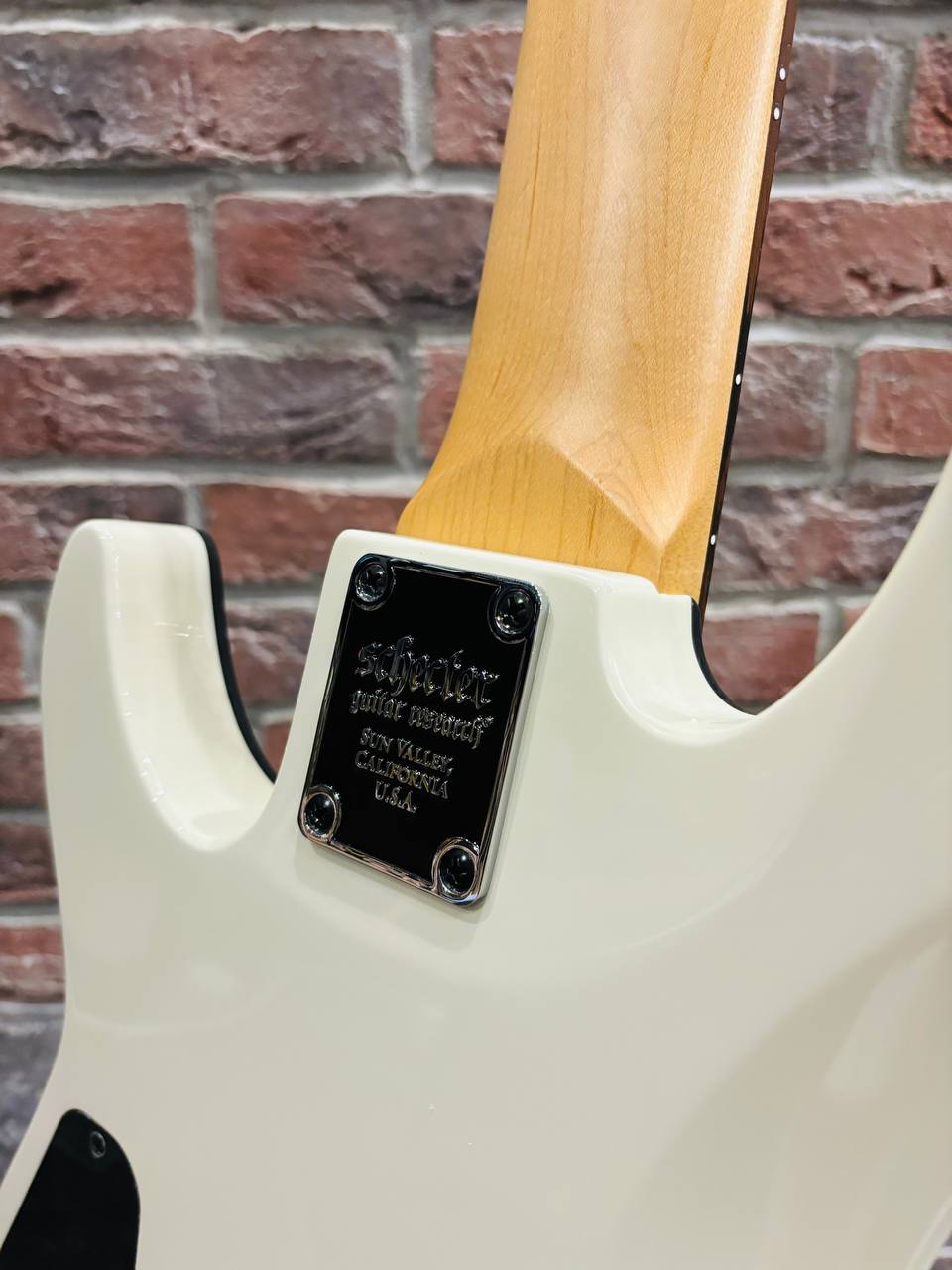 Электрогитара Schecter Demon 8 + Комбик 40 ват (полный комплект) - изображение 8