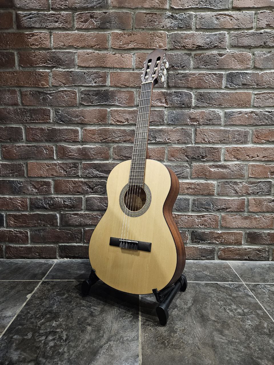 Детская Классическая Гитара Cort 3/4 AC-200 (массив) - изображение 7