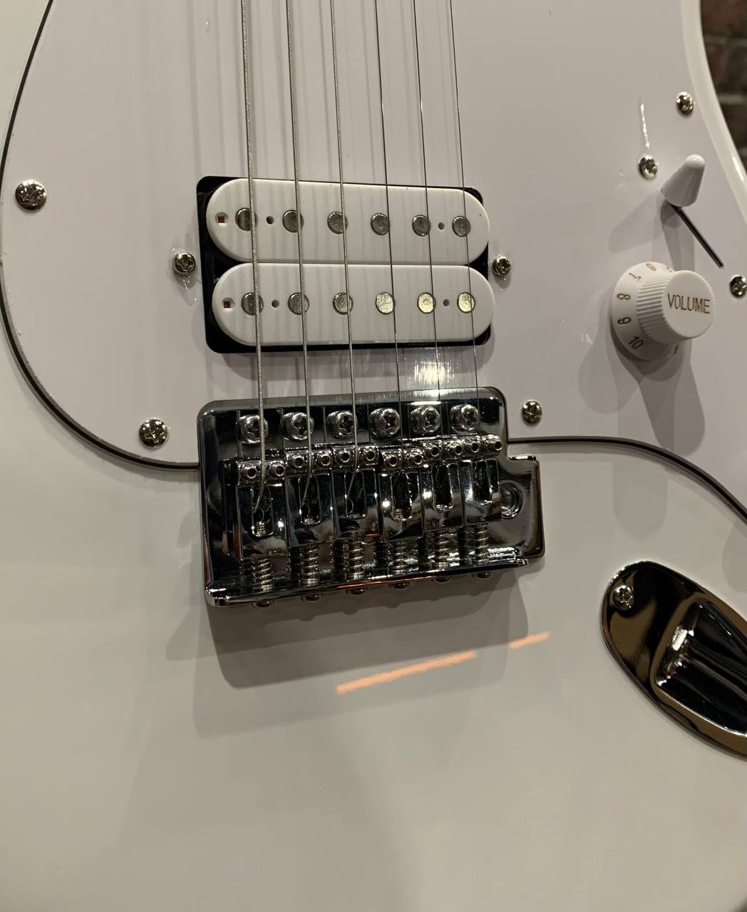 Электрогитара Bosstone Stratocaster HH WH (аналог Fender) - изображение 3