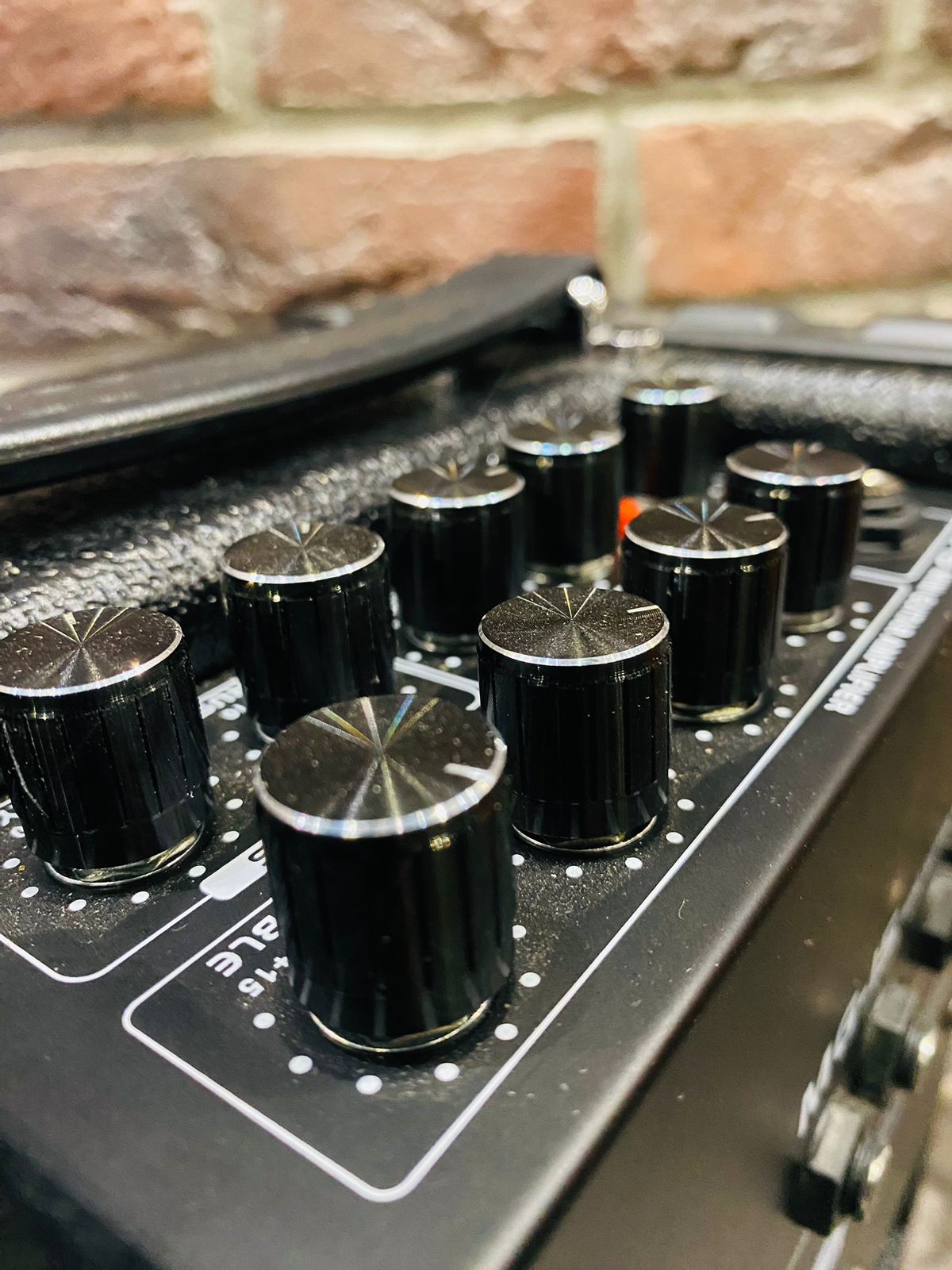 Гитарный Комбоусилитель 15 ват с Эффектами (Mic Input) - изображение 3