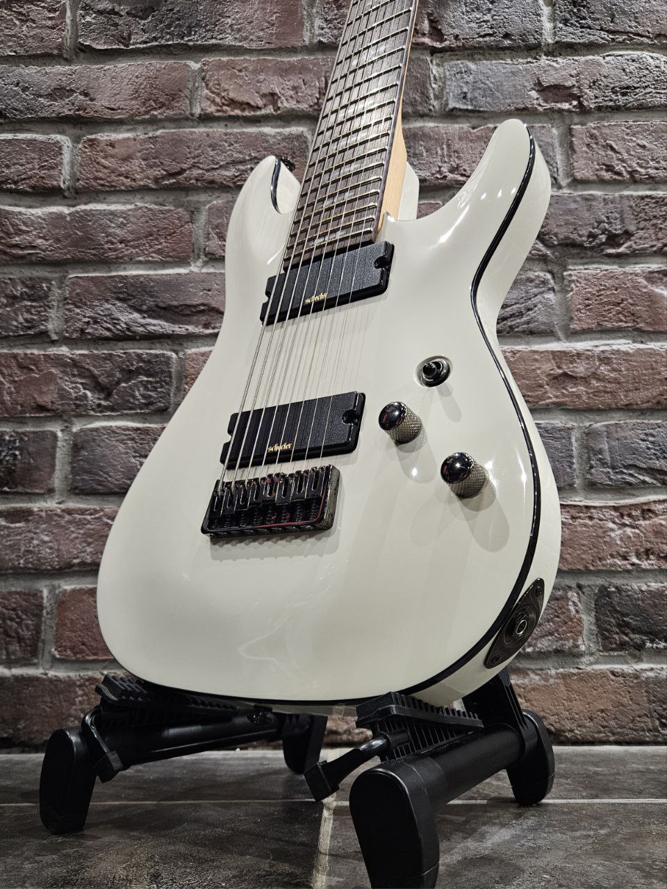 Электрогитара USA Schecter Demon 8 WH + Моделирующий Комбик Nux Air (комплект) - изображение 3