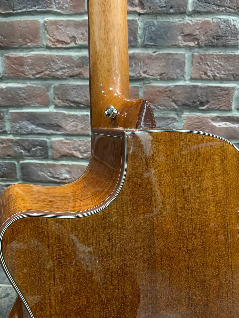 Электро-Акустическая Гитара из Красного Дерева Tesoro Grand EQ - изображение 7