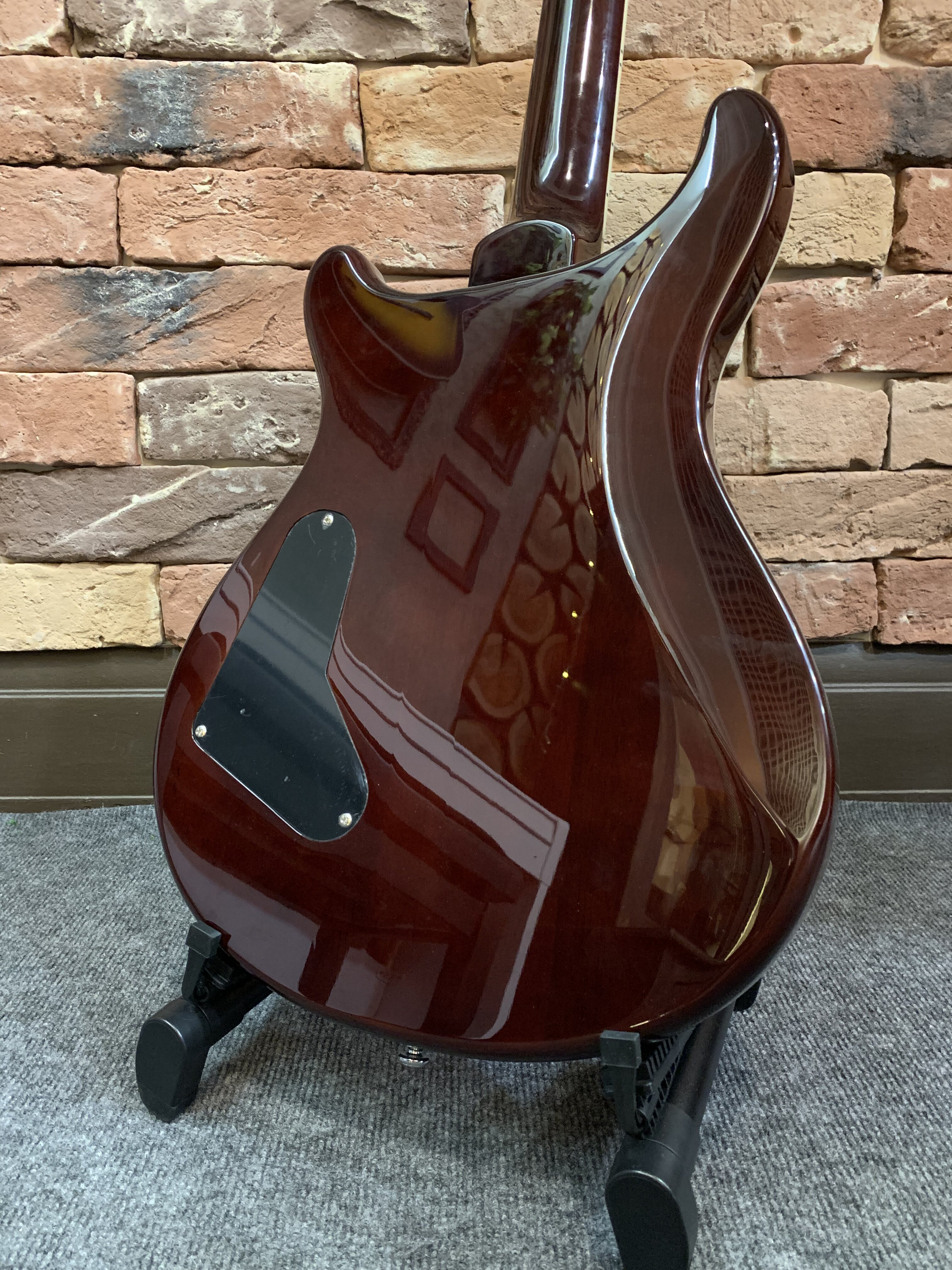 Электрогитара Harley Benton CST-24 Amber Stripes - изображение 2