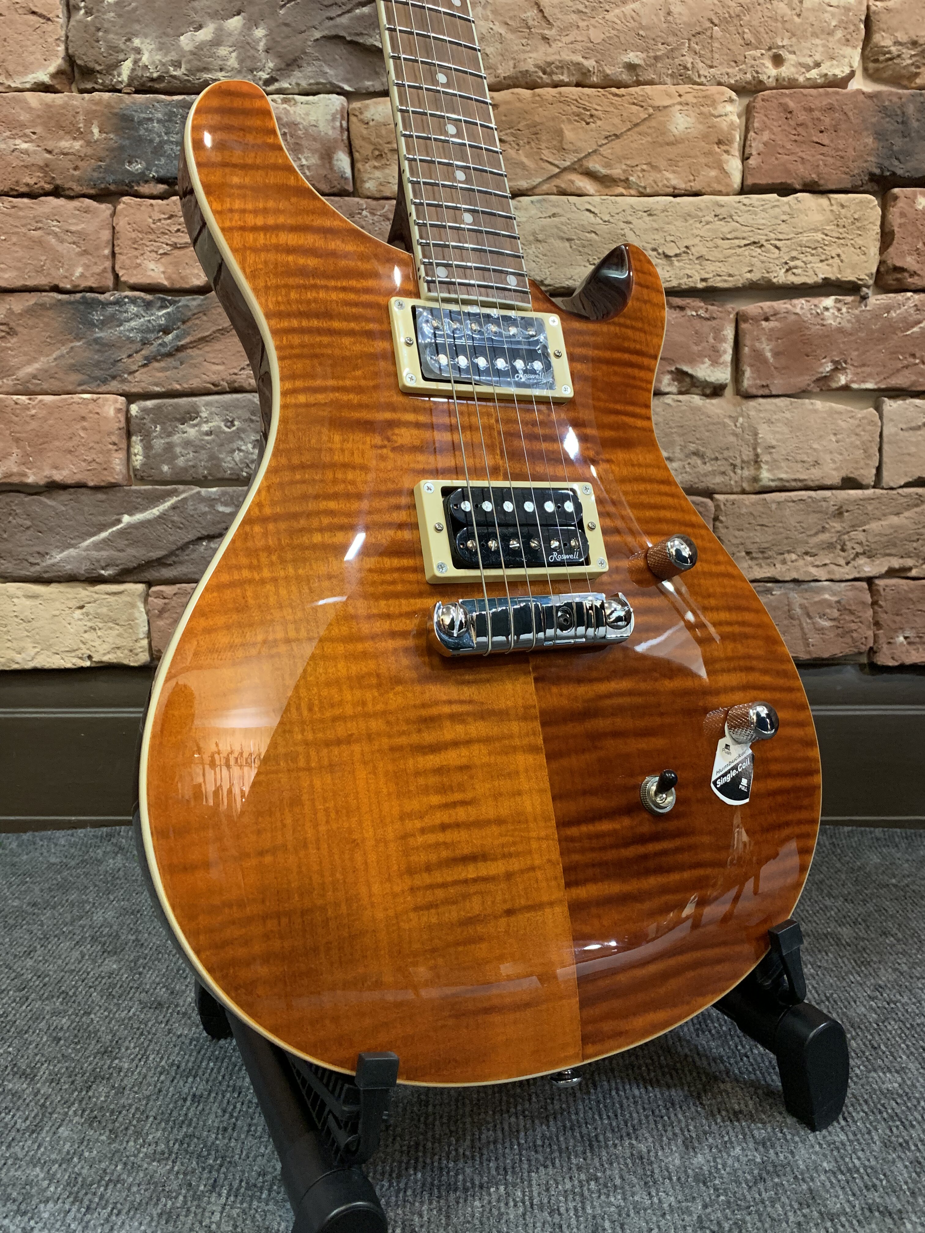 Электрогитара Harley Benton CST-24 Amber Stripes - изображение 6