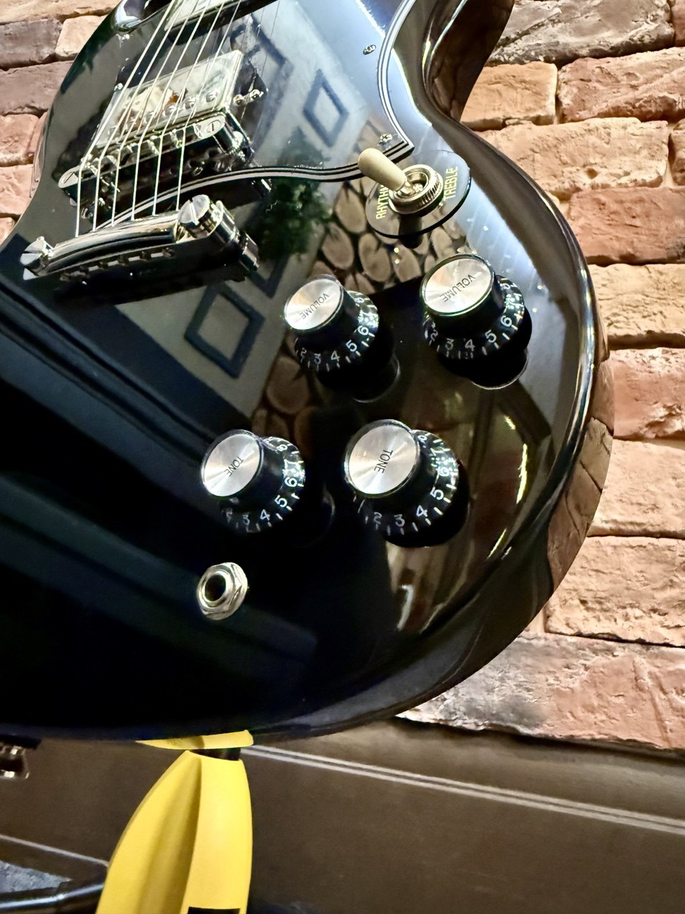 Электрогитара Epiphone SG Standard Ebony - изображение 4