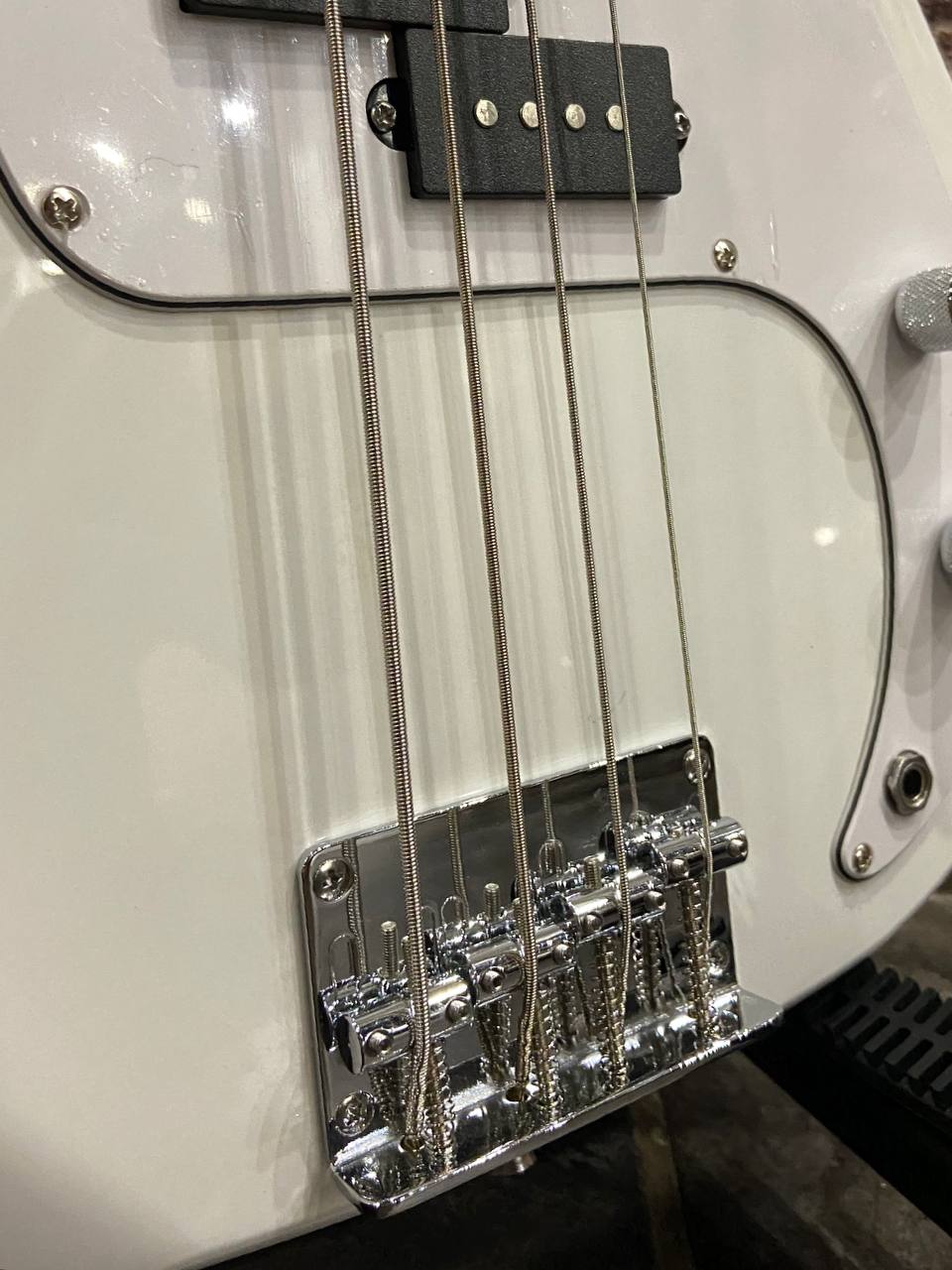 Бас Гитара Prесisiоn Bass White - изображение 4