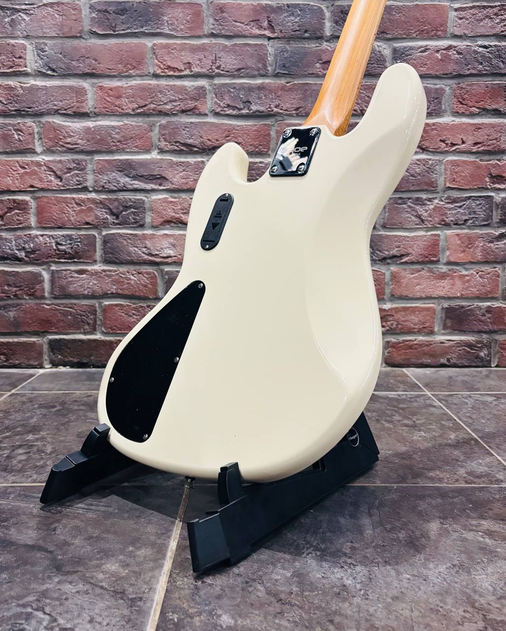Бас Гитара SQOE Jazz Bass White + Чехол (Активы) - изображение 2