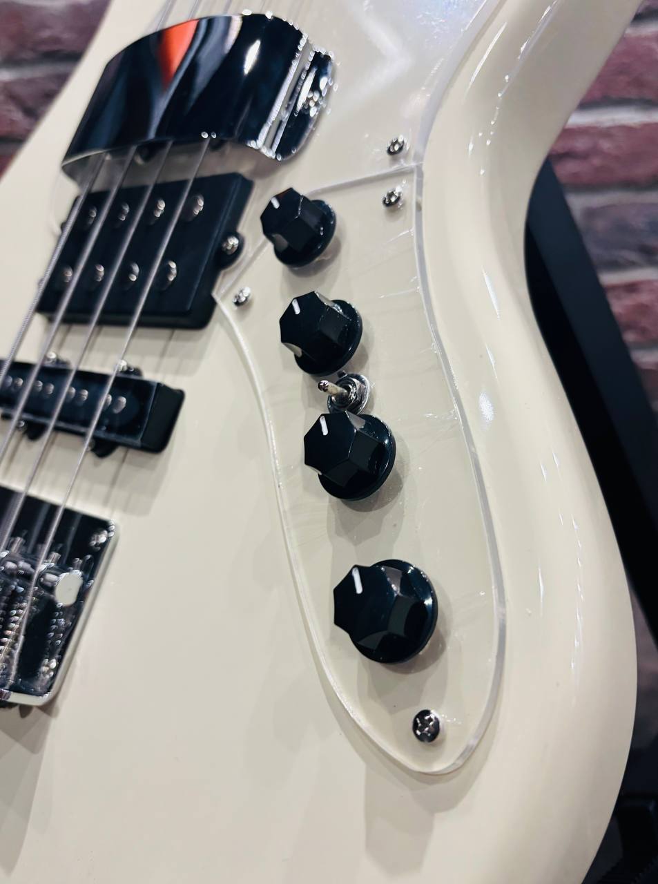 Бас Гитара SQOE Jazz Bass White + Чехол (Активы) - изображение 4