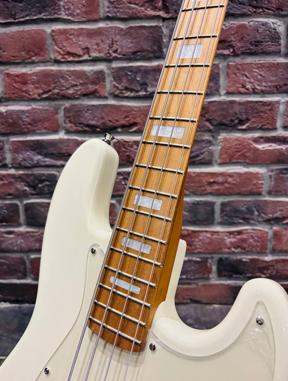 Бас Гитара SQOE Jazz Bass White + Чехол (Активы) - изображение 5
